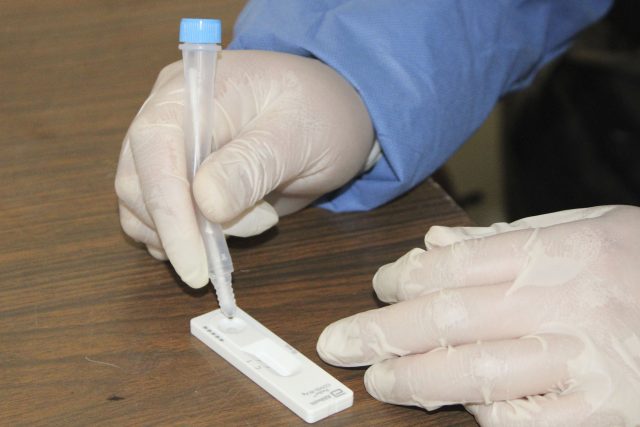 Continúa disminución de casos covid en Puebla, confirma Salud
