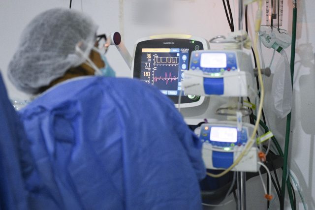 Continúan descensos de hospitalizados por covid-19 en Puebla