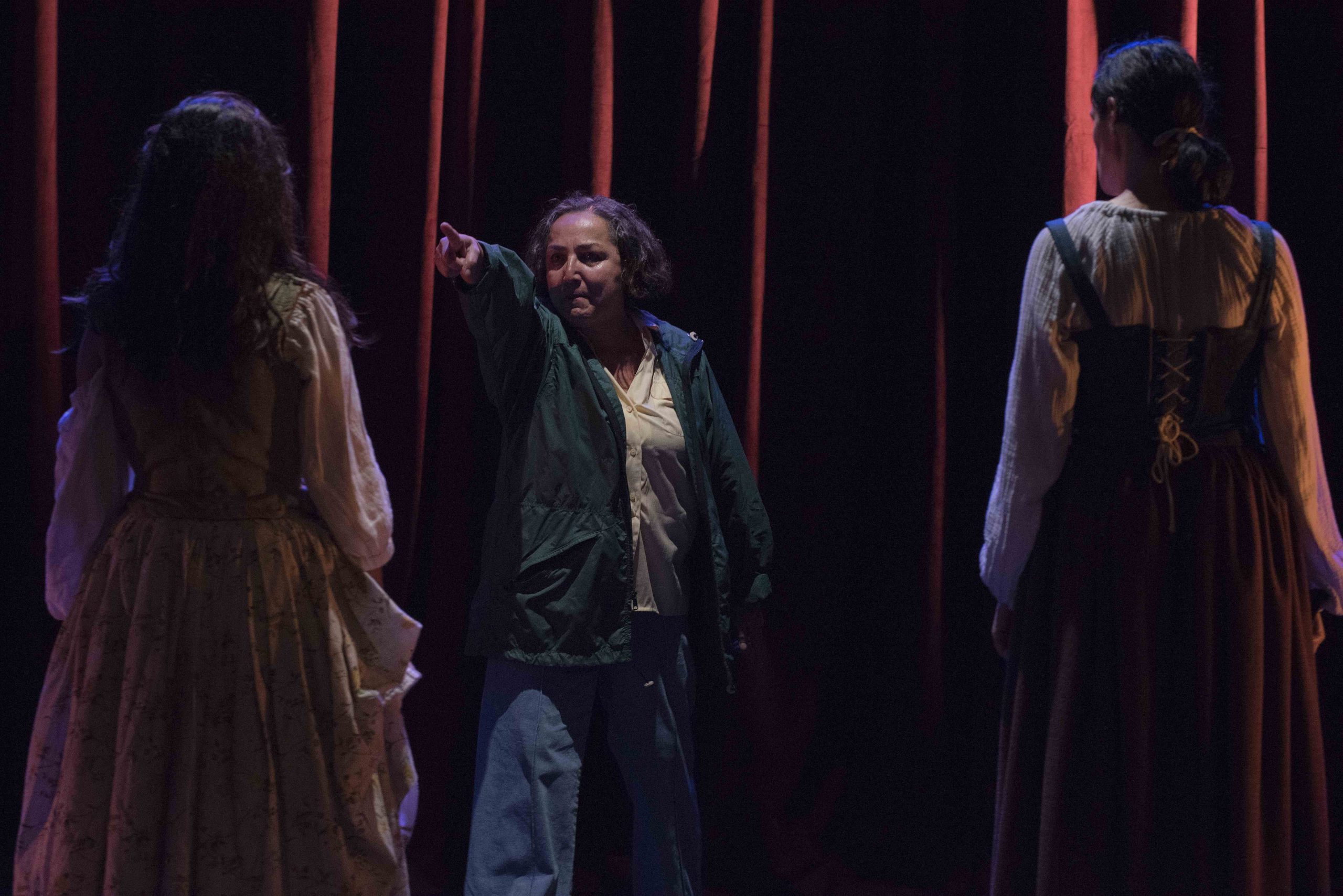 Tres mujeres se rebelan contra siglos de opresión en el nuevo estreno teatral de la compañía La Pieza Oscura