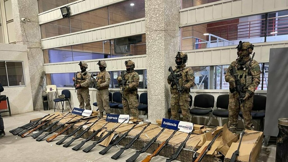 Ejército chileno incauta dos camiones con 136 rifles en frontera con Bolivia