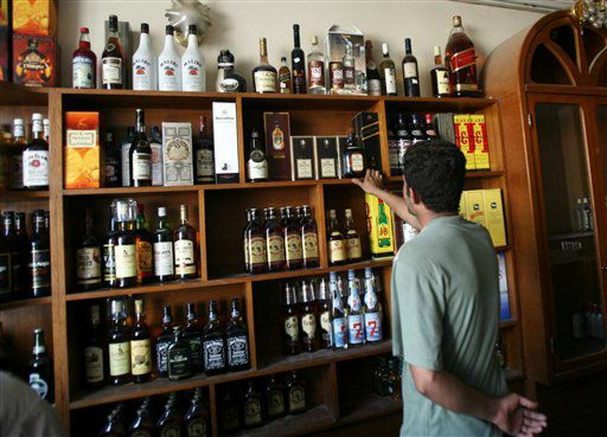 Políticos iraquíes apelan ley que prohíbe el alcohol por considerarla antidemocrática