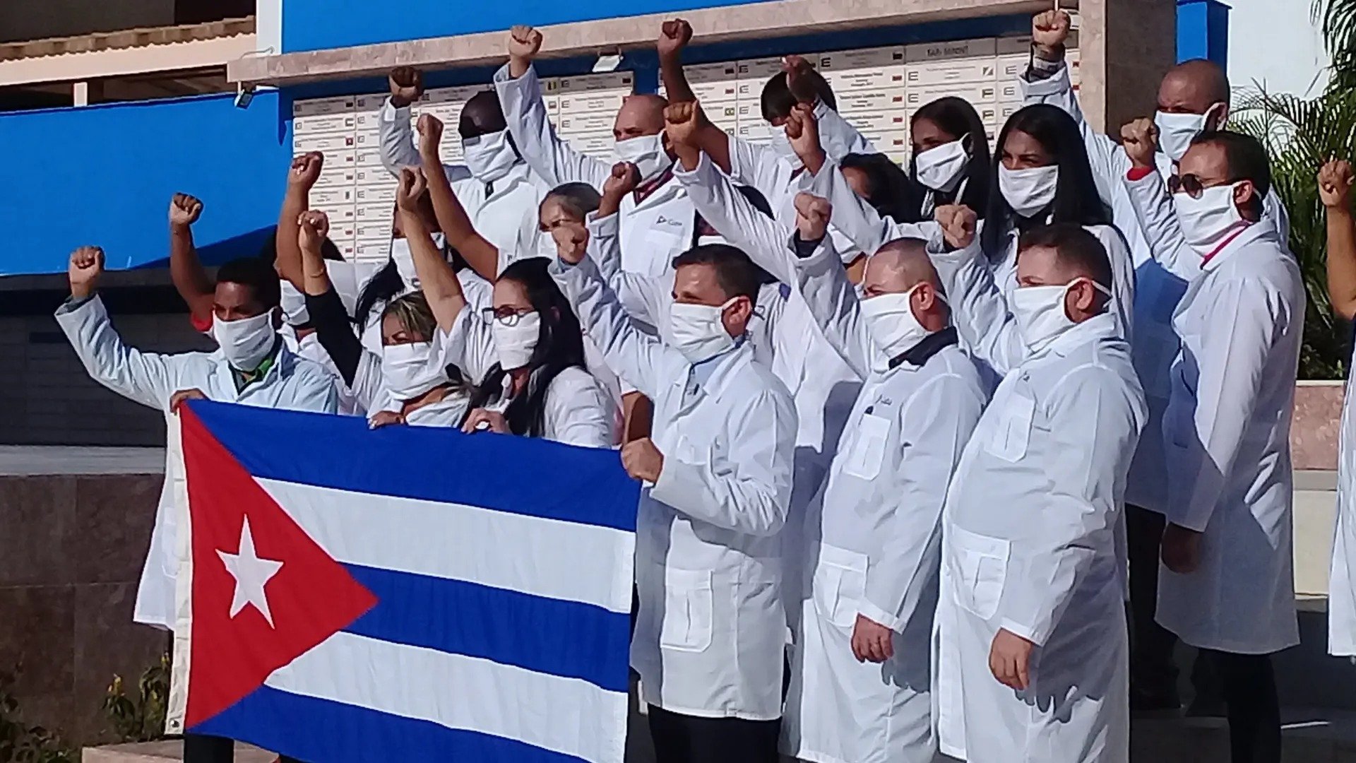 IMSS duplicará contratación de médicos cubanos en México