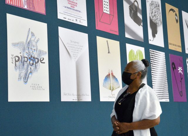 “Miradas del cartel” expone 25 trabajos en Biblioteca Central de la BUAP