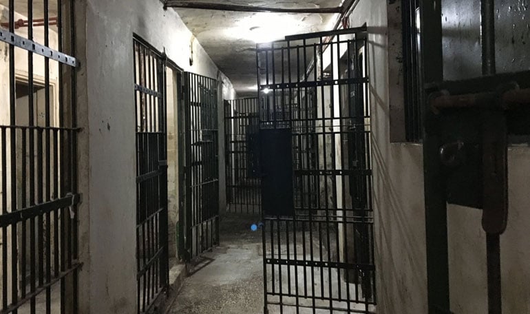 Corte de Talca ordena clausura de pabellón en cárcel de Curicó y exige a Gendarmería habilitar un nuevo recinto