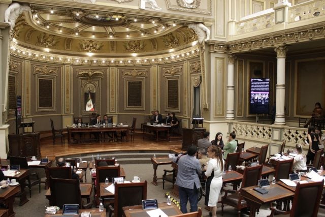 Diputados de Morena rechazan foros para discutir aborto legal en Puebla