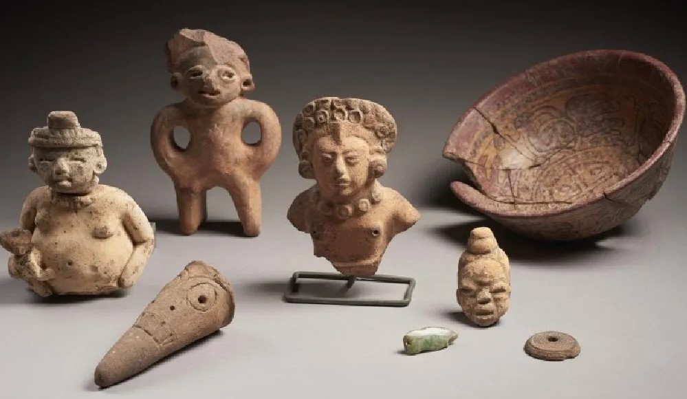 Exigen detener subasta de piezas arqueológicas mexicanas en París