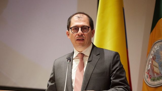 Fiscal de Colombia ataca de nuevo a Petro y lo acusa de querer «legalizar toda la cadena del narcotráfico»