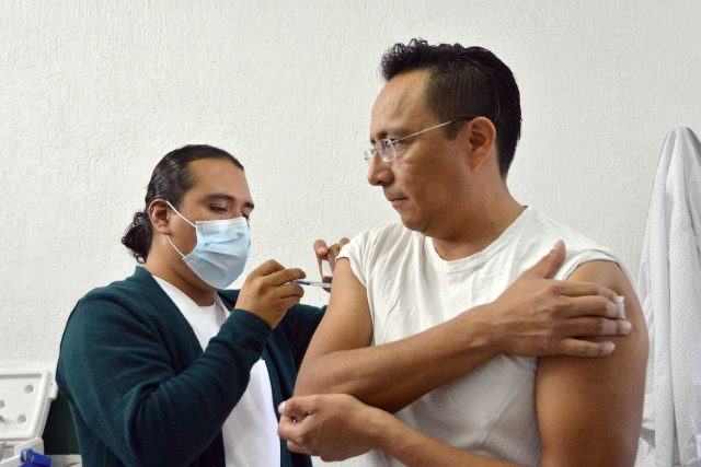 Aplican 2 mil vacunas contra Hepatitis B a la comunidad universitaria