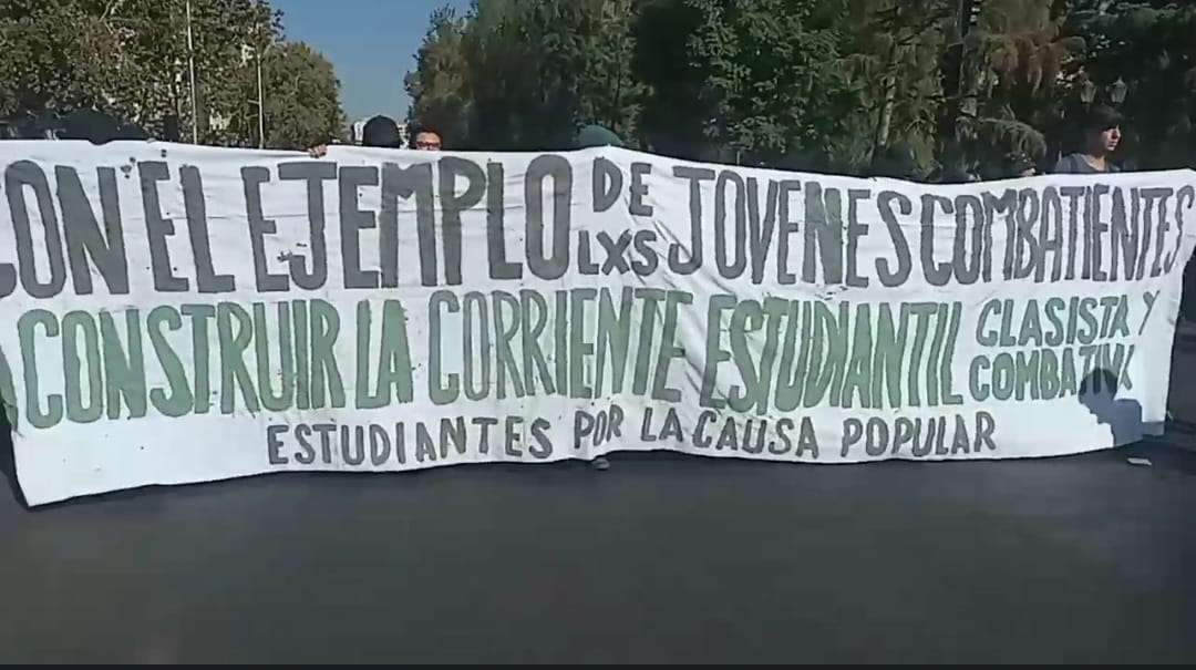 Fuerte represión durante manifestaciones por Día del Joven Combatiente: Estudiantes secundarios fueron atacados a piedrazos en Barrio Meiggs (Videos)