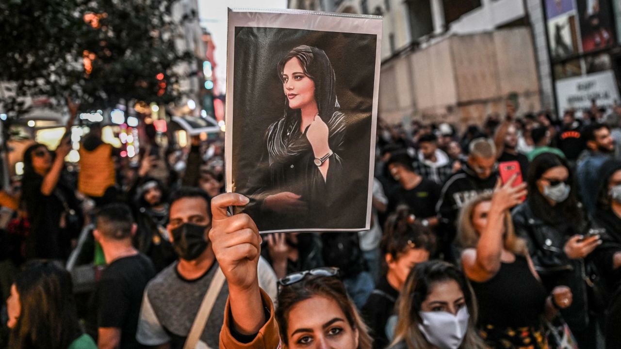 Mujeres del mundo protestan este 8M por pensiones, trabajo y feminicidios