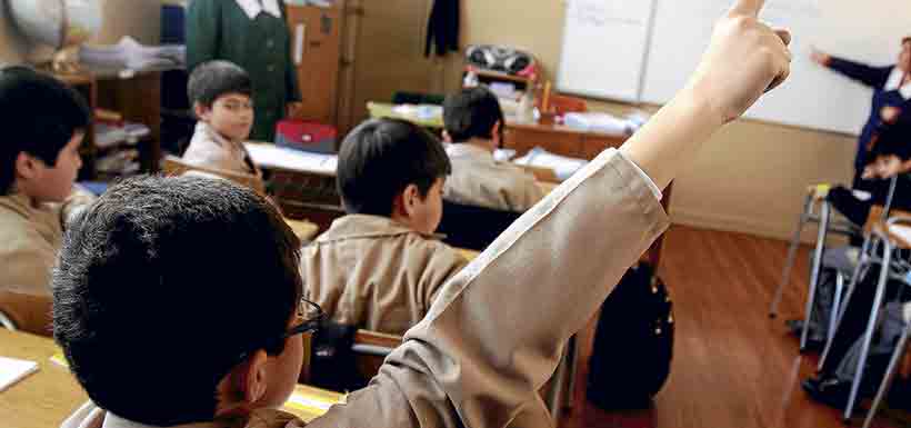 Fuerte olor a gas genera suspensión de clases en tres colegios de Hualpén