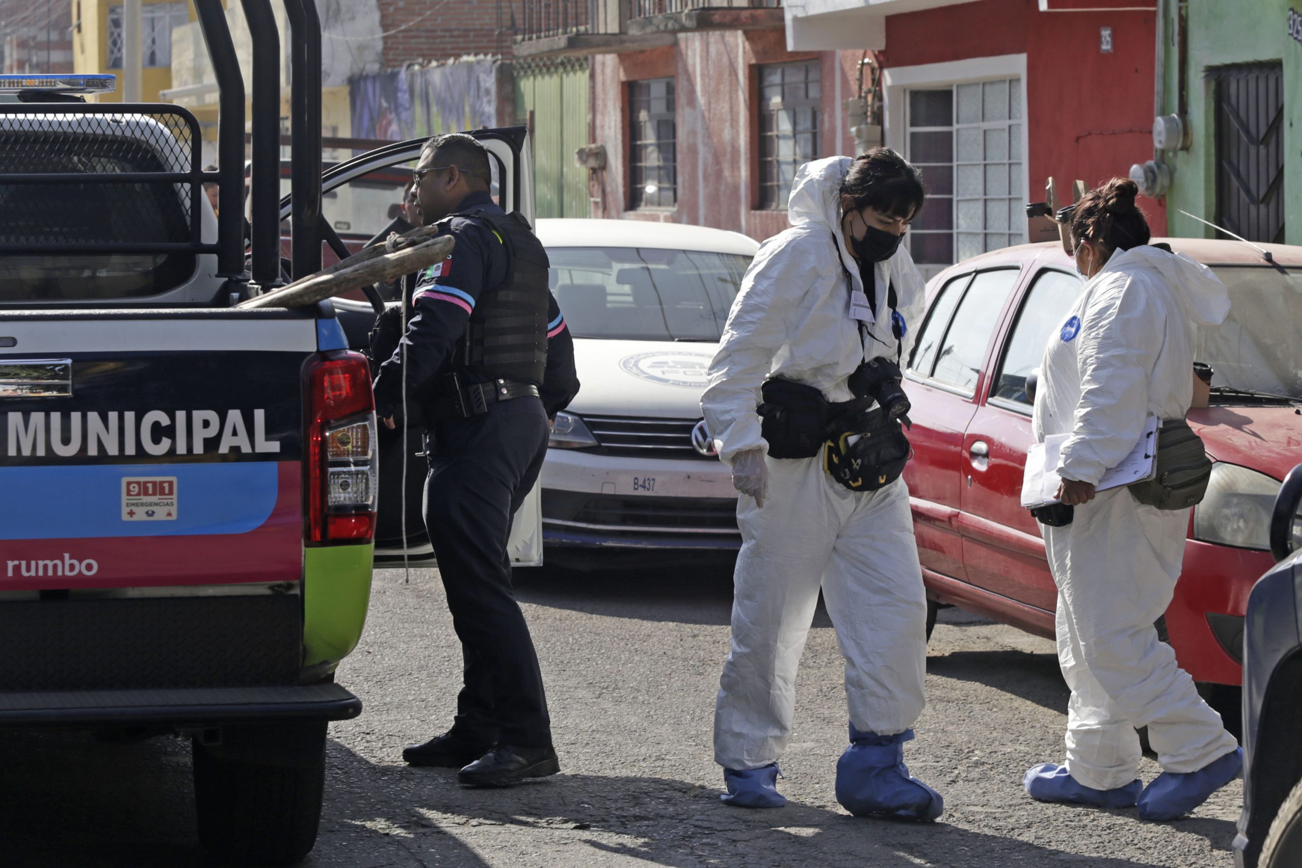 Riña en Puebla capital termina en muerte de hombre y un menor herido