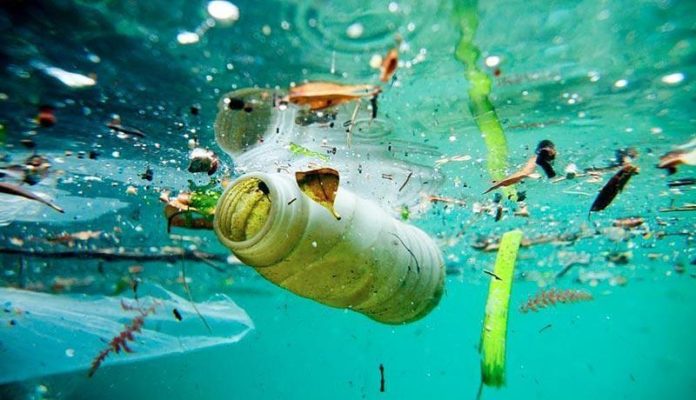 Expertos urgen a un acuerdo internacional contra la contaminación por plástico en los océanos