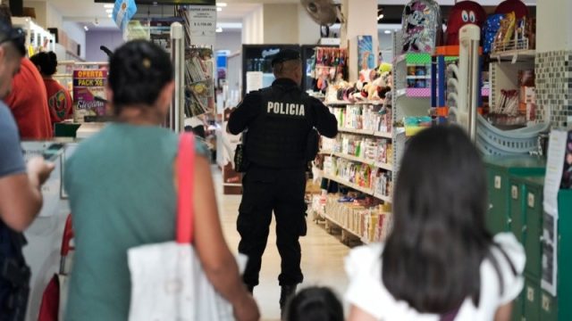 Balean supermercado de la familia de Antonela Roccuzzo: 14 disparos y una amenaza para Messi (FOTOS)