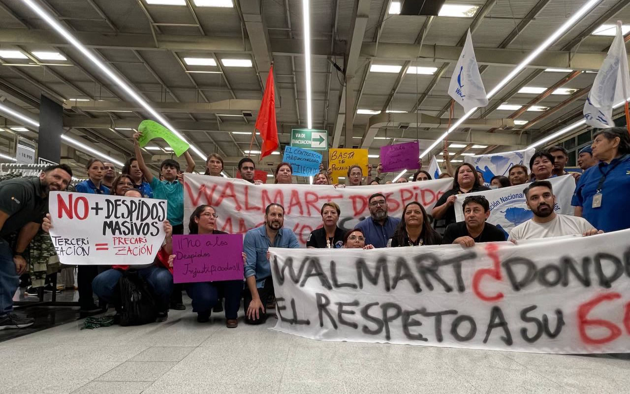 «No podemos permitir que las grandes empresas se sigan burlando de la clase trabajadora»: Continúan protestas en Walmart por despidos masivos