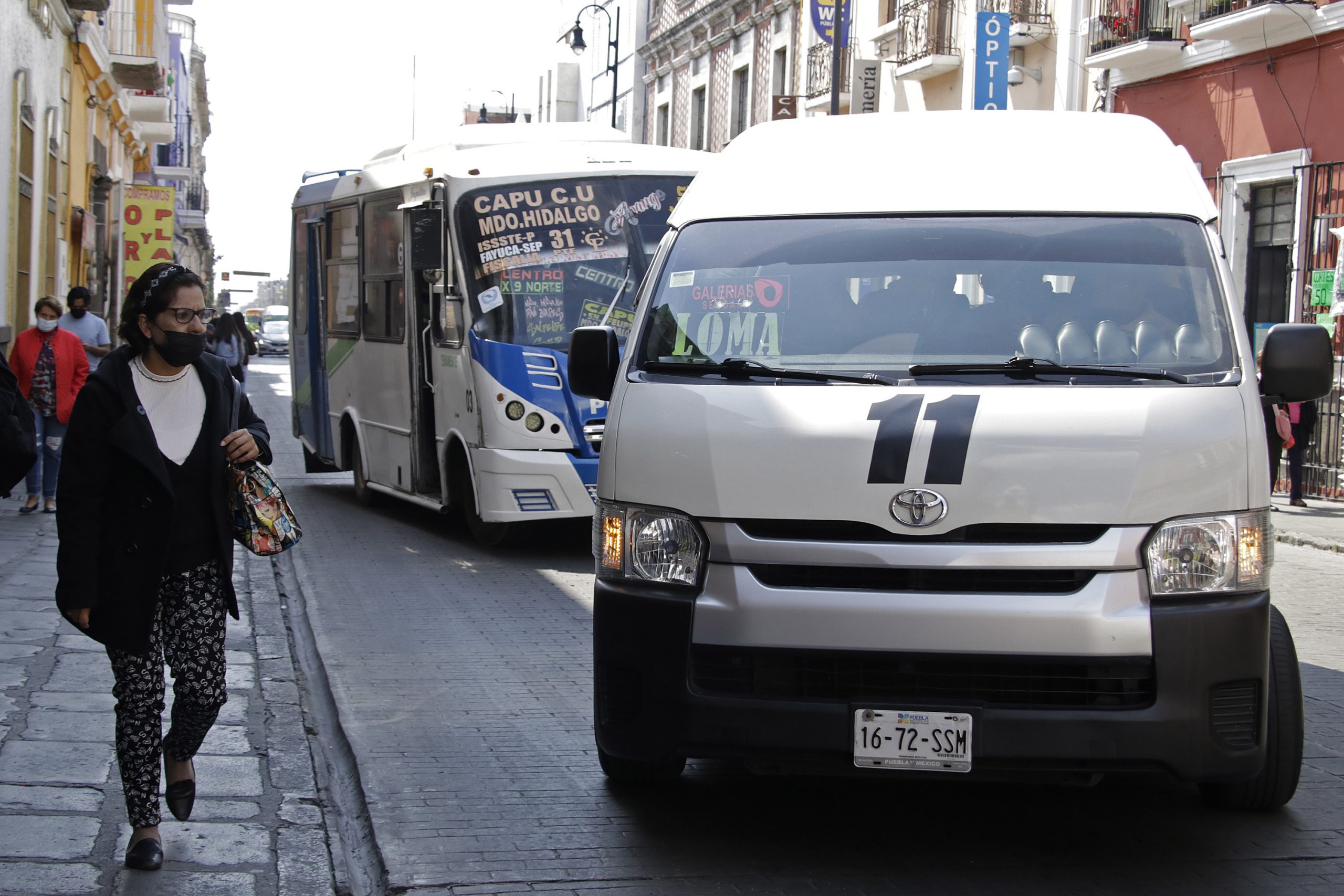 Comienzan trabajos para reordenar transporte público en centro de Puebla