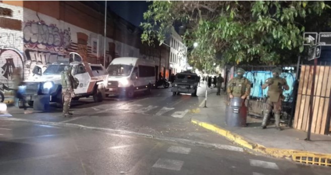 Disparos contra carabineros durante procedimiento en Barrio Brasil: hay 6 detenidos