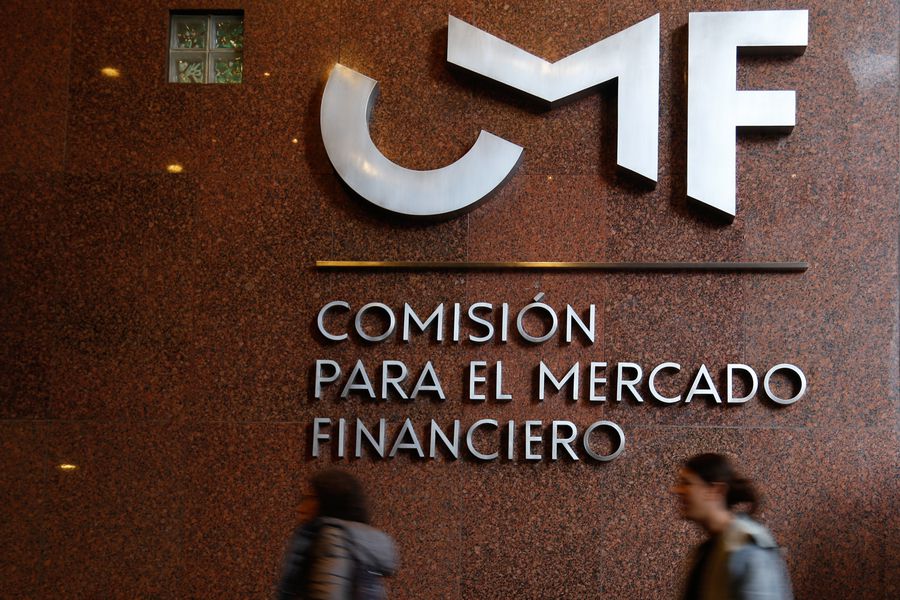 CMF emitió alerta por estafas financieras en sitios web y WhatsApp