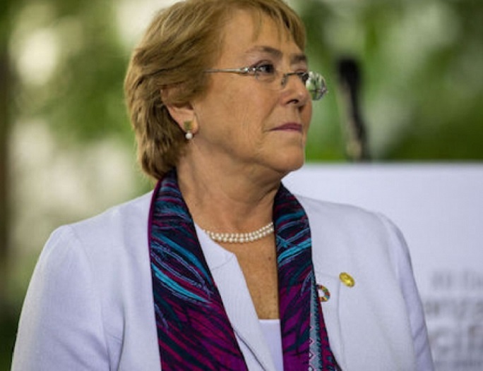 Remezón en la política: Expresidenta Bachelet podría llegar al Senado en reemplazo de Elizalde