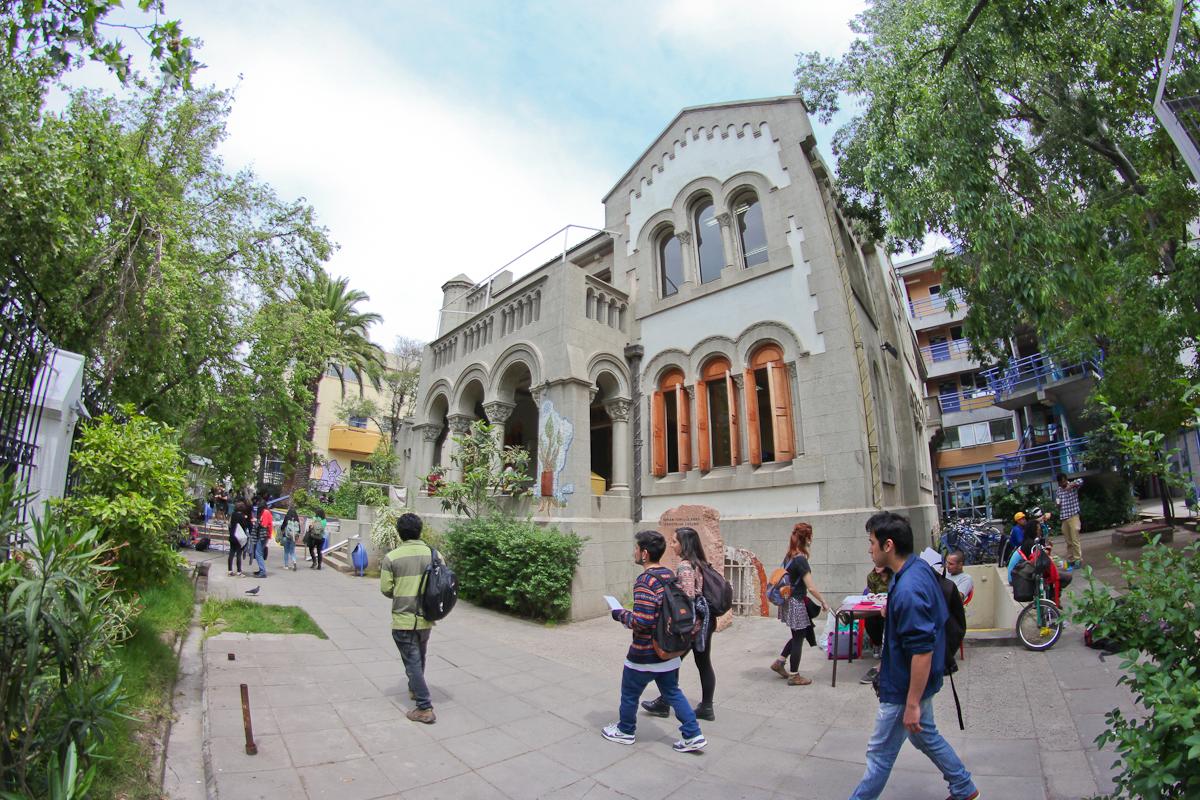 Universidad Academia de Humanismo Cristiano rechaza uso de balines por parte de la PDI en manifestaciones públicas