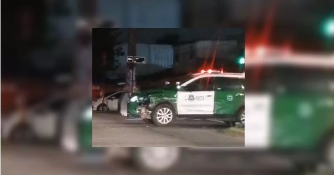 Dos funcionarios heridos: colisiona con otro carro policial de Carabineros en Concepción