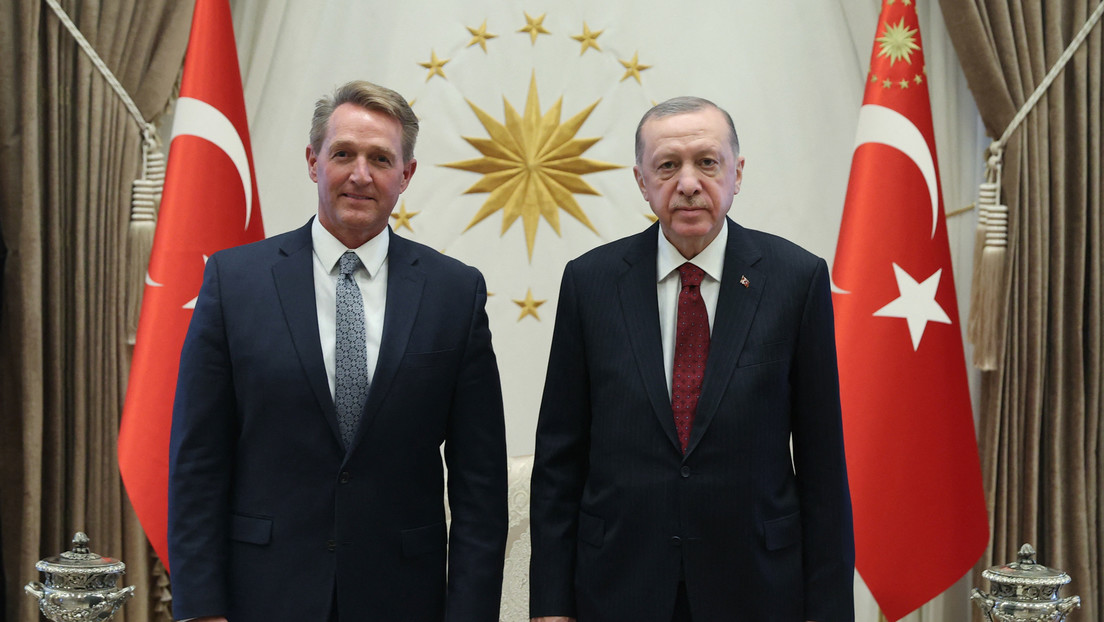 «Tenemos que darles una lección»: Erdogan aconseja al embajador de EE. UU. en Turquía «que conozca su lugar»