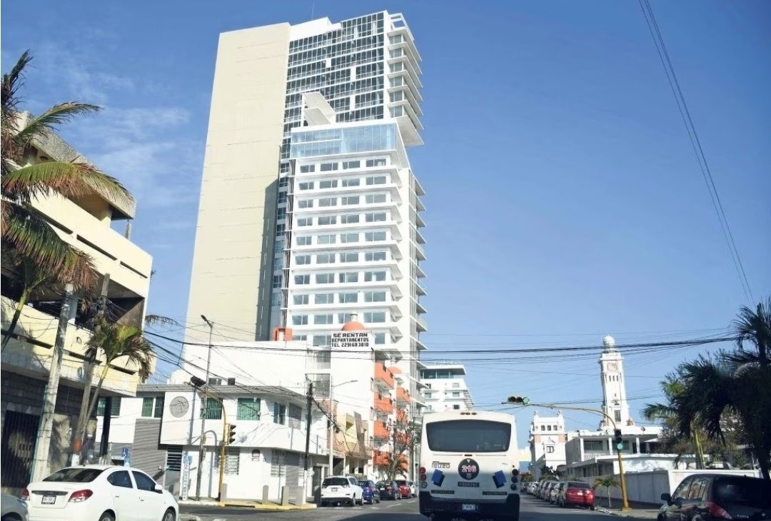 Gobernador de Veracruz denuncia a juez por construcción de Torre Centro