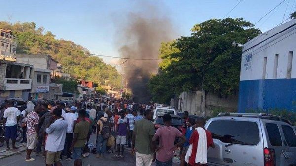 Una turba quemó vivos a 13 presuntos delincuentes en Haití