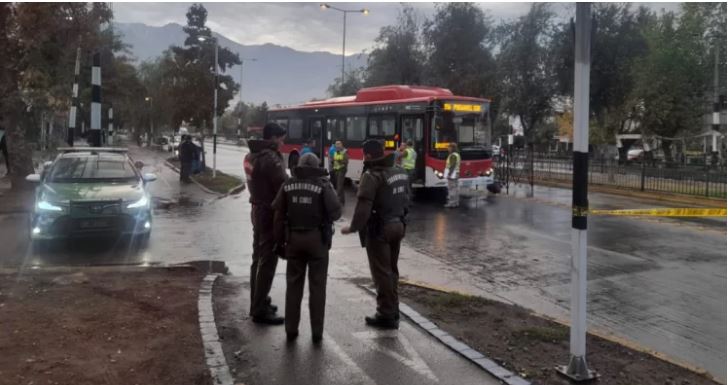 Un hombre muere atropellado por un bus de la línea RED en Peñalolén