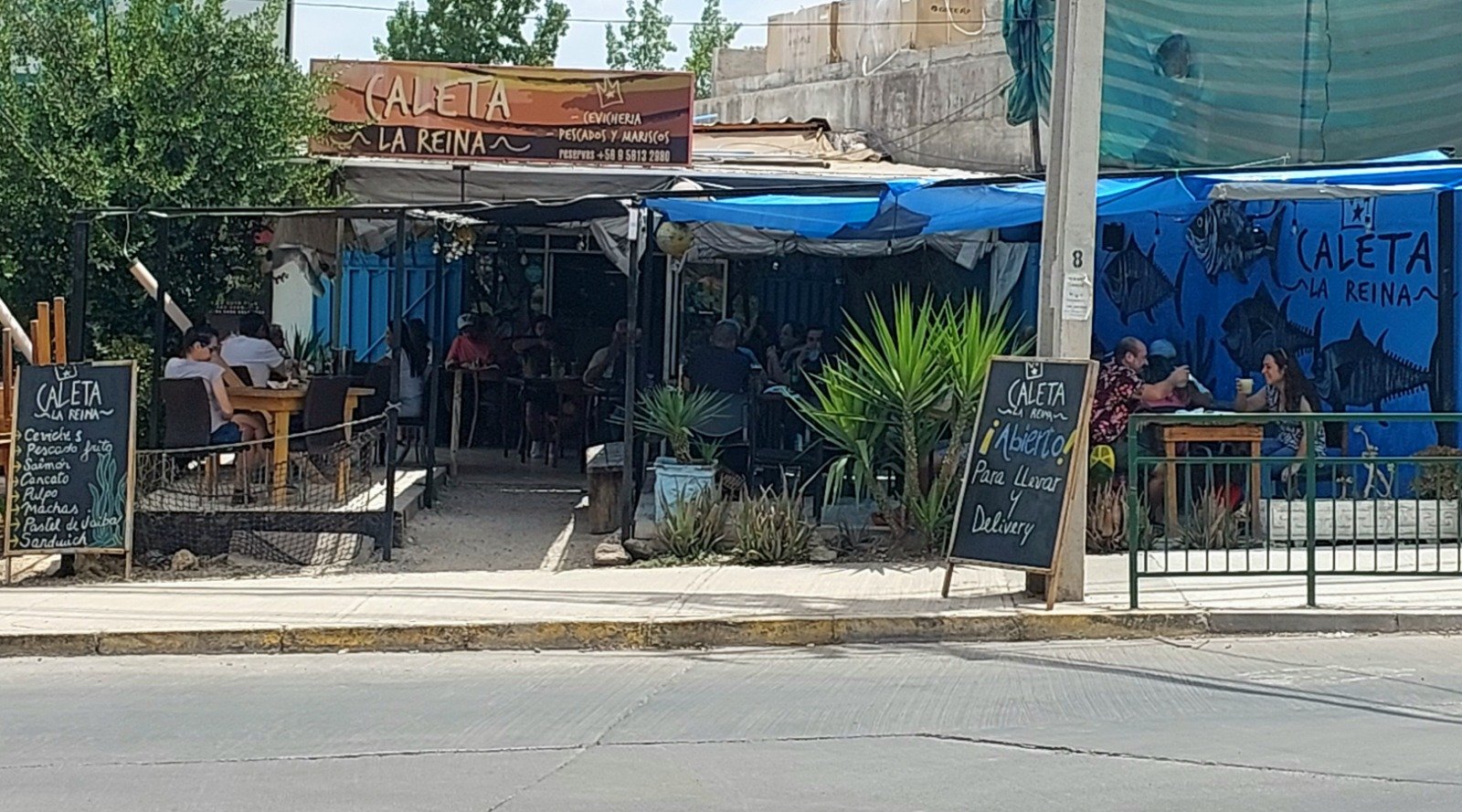 Caleta La Reina: Una picada en Santiago que te transporta a la costa con lo mejor de los productos del mar