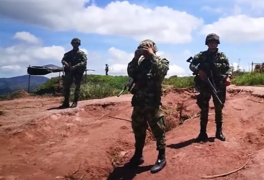 Saquearon y destruyeron una base militar en Colombia después del retiro del Ejército