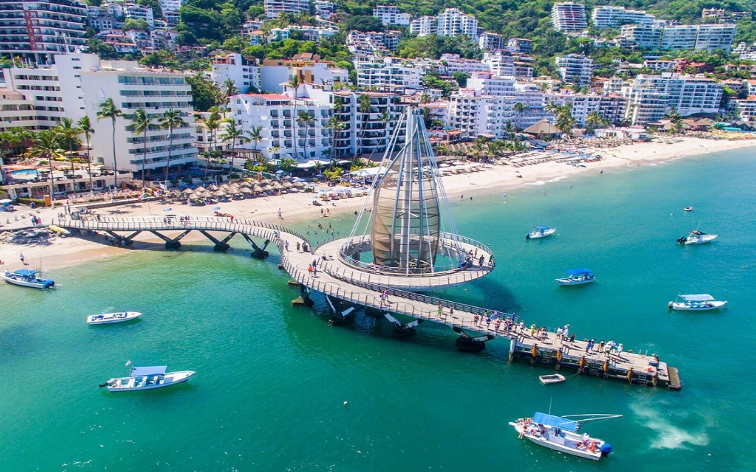 Puentes de mayo dejarían 87 mil mdp; Puerto Vallarta, favorito