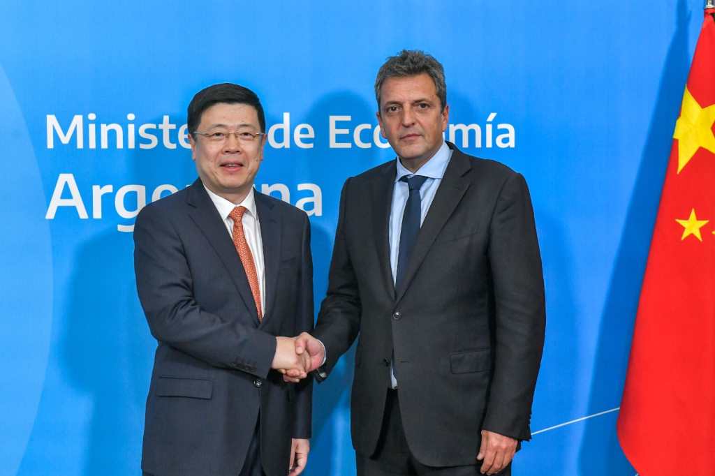 Argentina empezará a pagar importaciones de China en yuanes