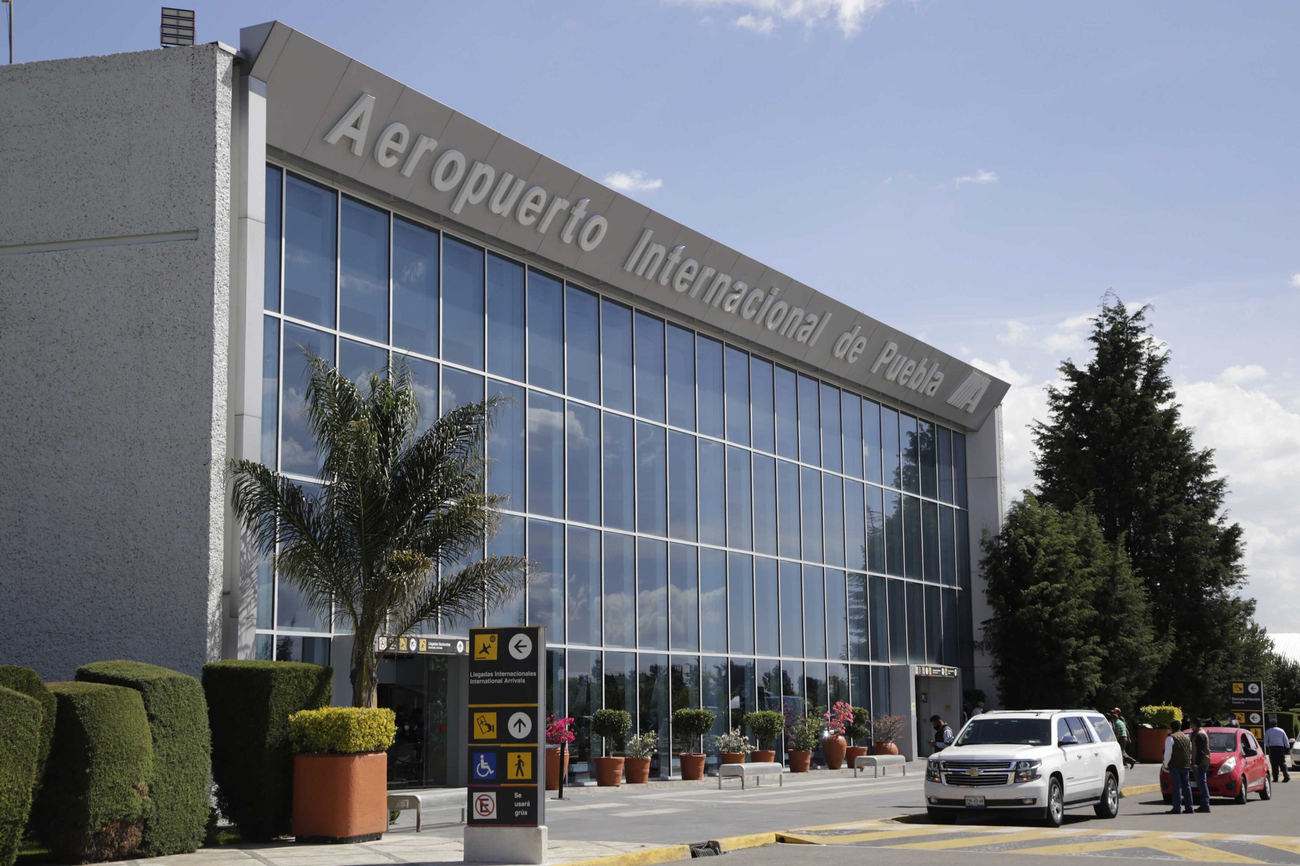 Por caída de ceniza, suspenden vuelos del Aeropuerto Internacional de Puebla
