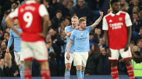 Arsenal despierta de su sueño al perder 4-1 ante el Manchester City