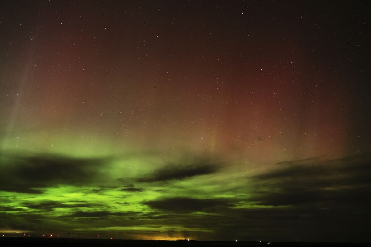 Enorme explosión solar originó un inusual espectáculo de auroras boreales (Fotos)