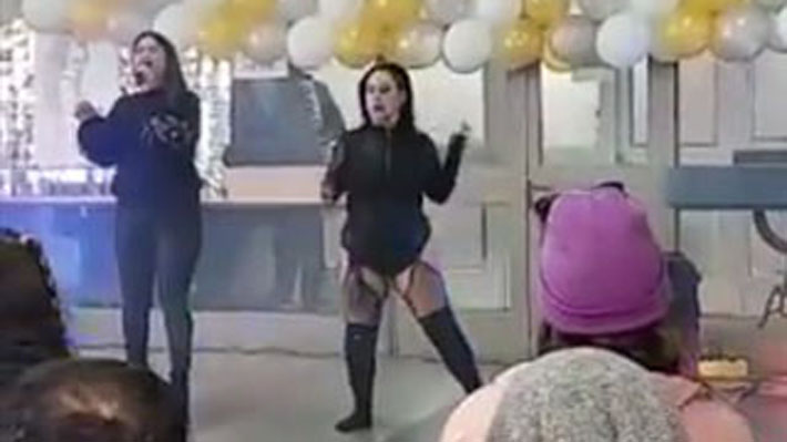 Polémico show “erótico” en Cesfam de Talcahuano: cantante niega responsabilidad y bailarina dice que «la gente está muy cartucha» (Video)