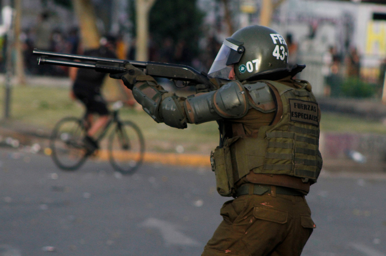 Desde 2019 solo el 23% de los carabineros formalizados por uso de armas han sido condenados