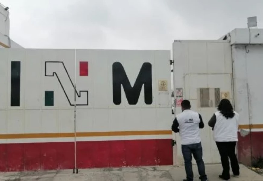 Exigen a INM de Nuevo León reparar daño a migrante esposado