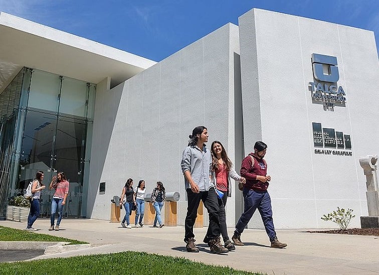 Universidad de Talca suspende actividades por sospechas de gripe aviar