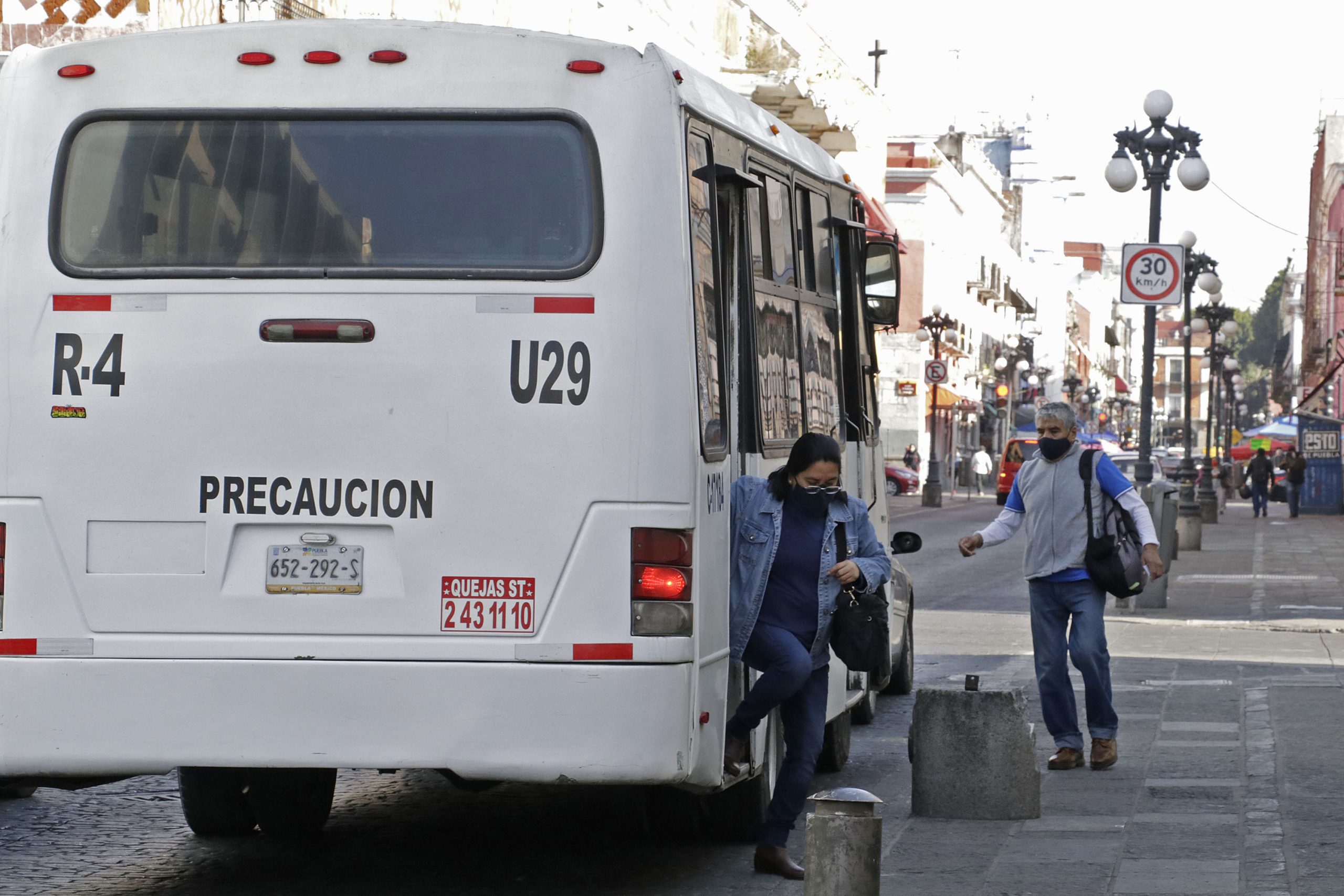 Exhibirán fotos de acosadores en transporte público de Puebla