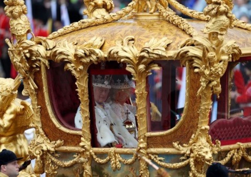 Carlos III is crowned king of England