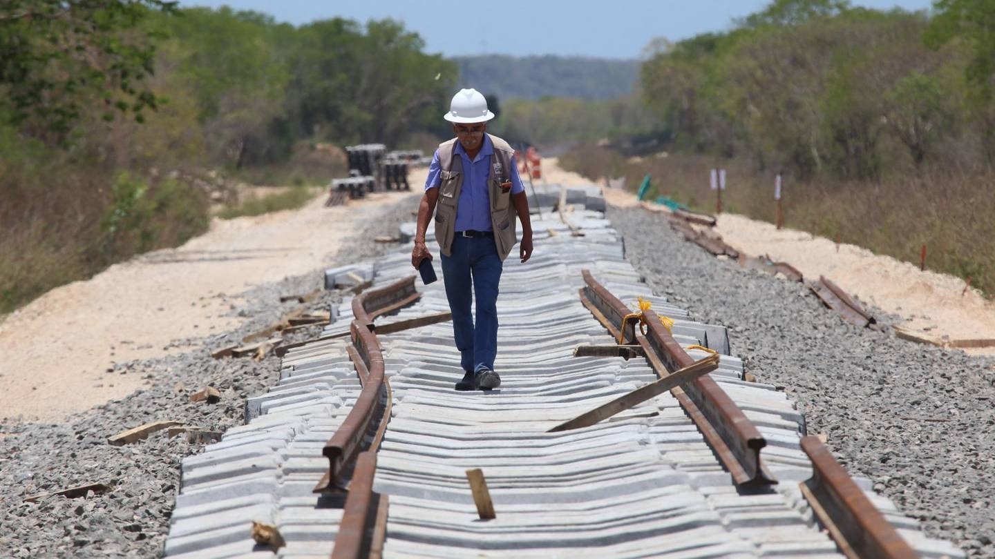 AMLO señala que no van a parar obras del Tren Maya