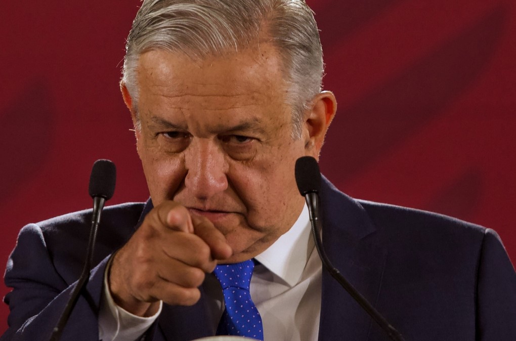 «Todos tus bienes y los de nosotros», reta AMLO a Loret Mola