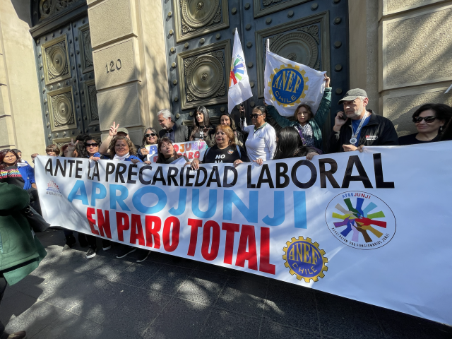 Funcionarios de JUNJI inician paro nacional ante precarias condiciones laborales
