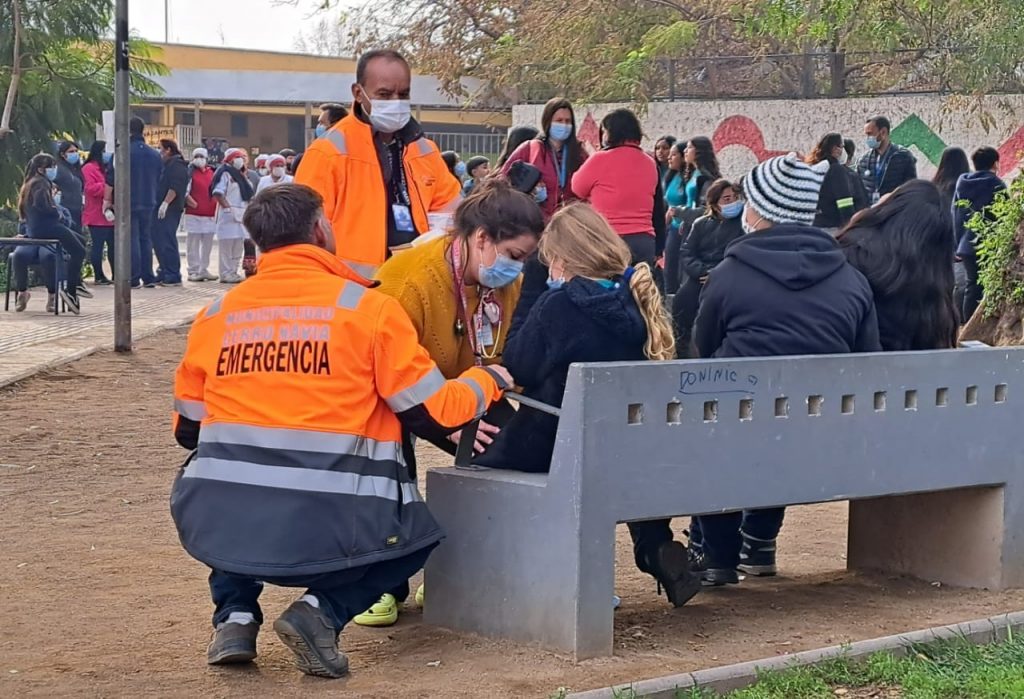 Más de 50 afectados por dos eventos de intoxicación masiva en dos colegios de Cerro Navia