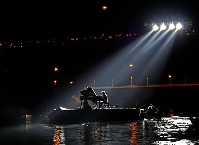 Inédito concierto flotante se realizó en el río Toltén