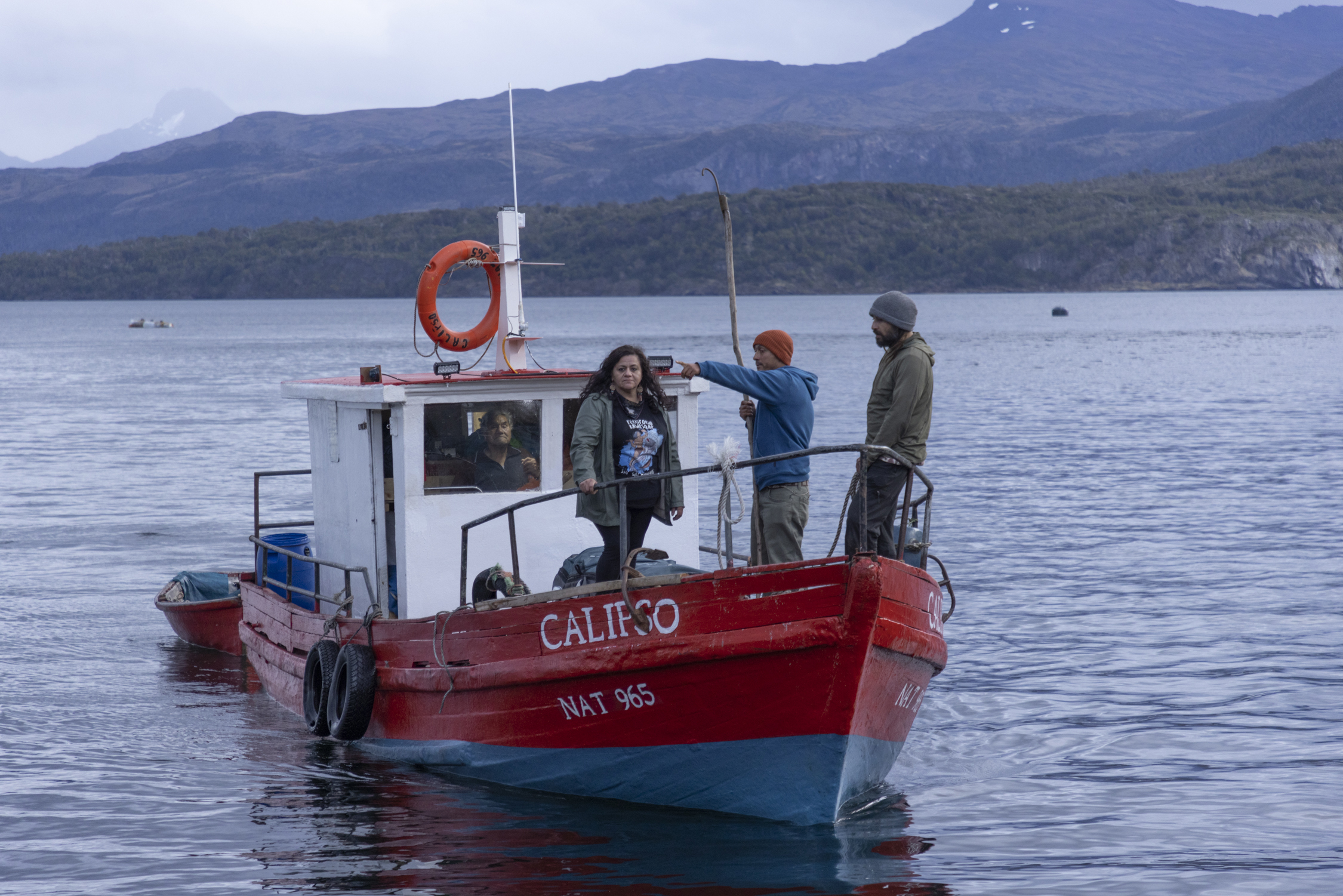 Estrenan “Corazón Salado”, un documental que invita a conectar desde el mar de la Patagonia Kawésqar