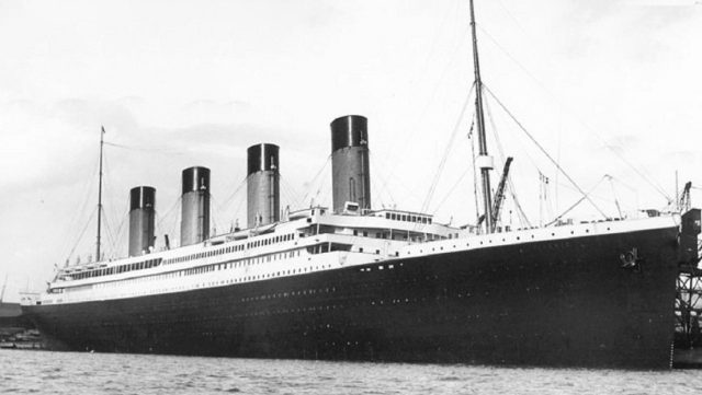 Descubren collar con un diente de megalodón en los restos del Titanic