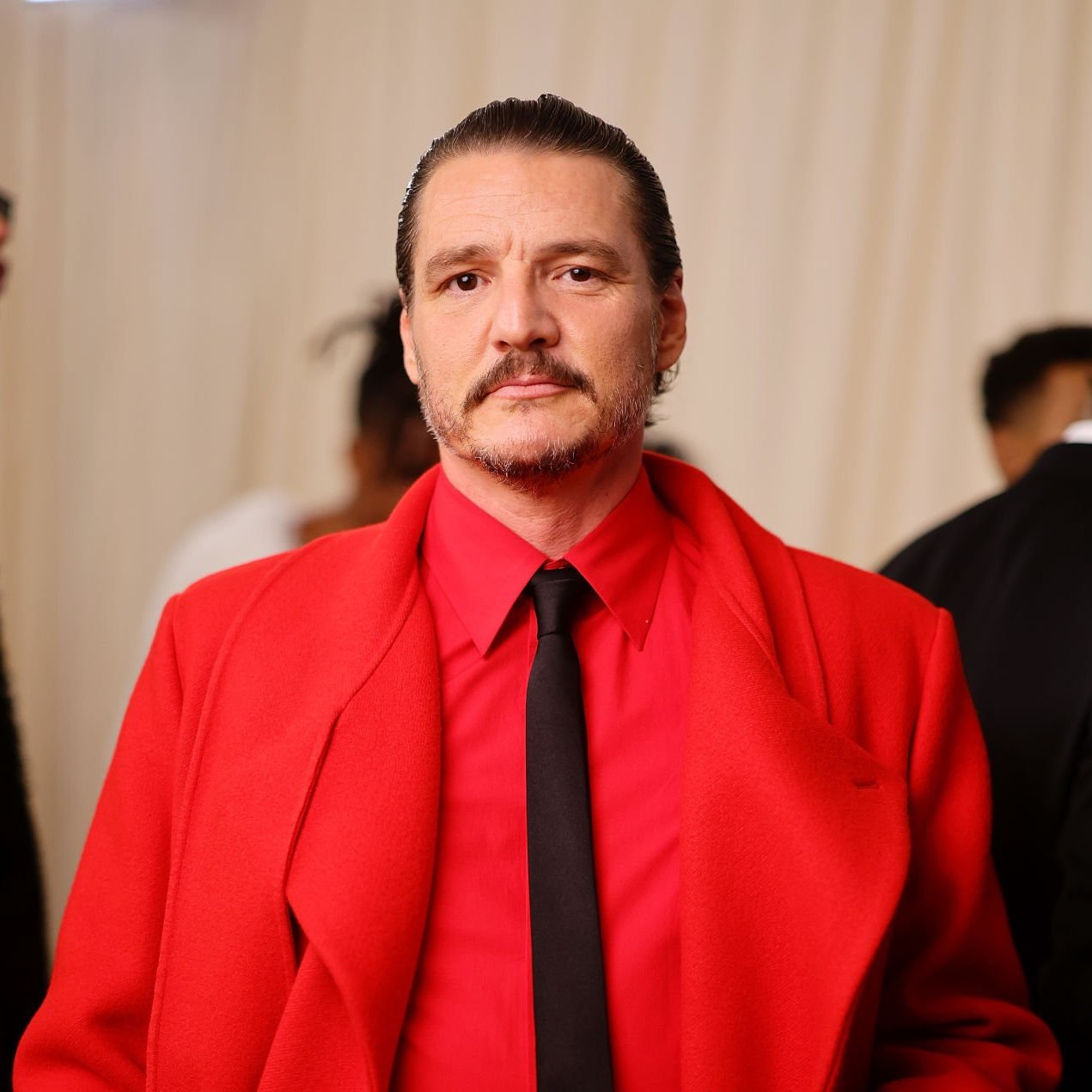 Pedro Pascal sorprendió con un atrevido look en el MET Gala 2023 (FOTOS)